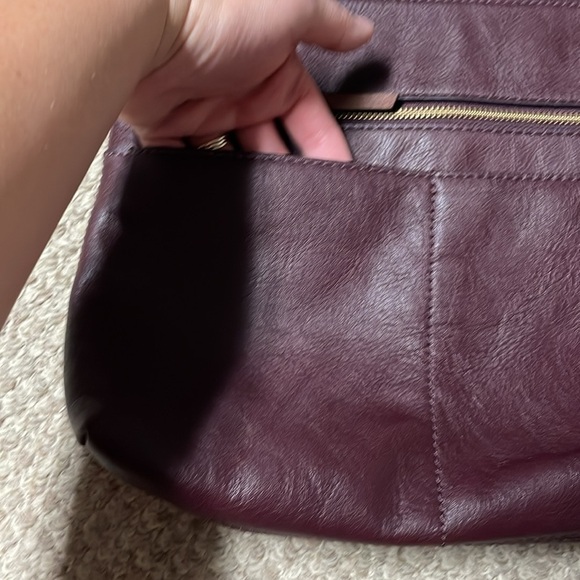 Fossil maroon color Fiona shoulder bag with multiple pockets - Picture 2 of 12